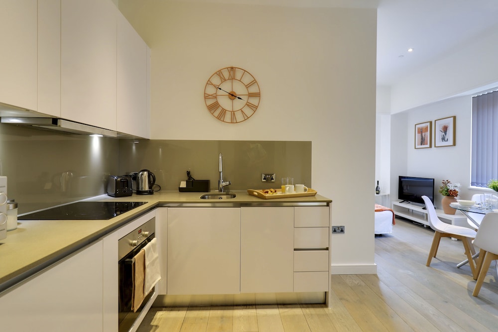 Apartment Sleeps 2 With Free Parking view 5