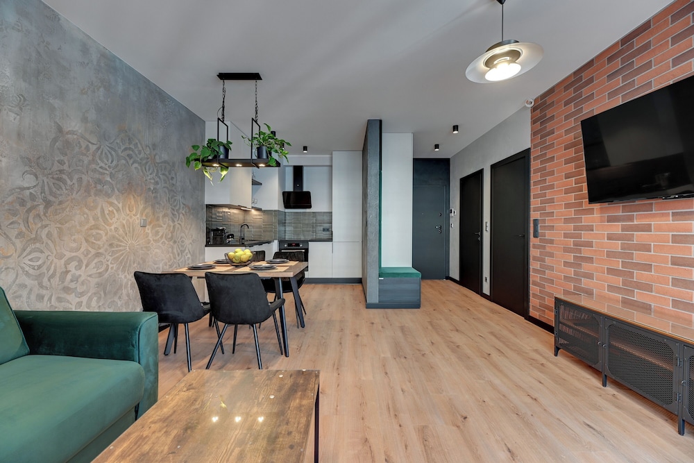 Doki Living - Foodhall & Parking by Downtown Apartments
