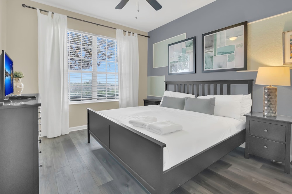 Disney Retreat w/ Wizard & Galaxy Rooms