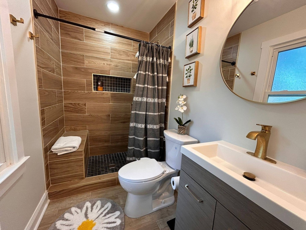 A122 Malone Home