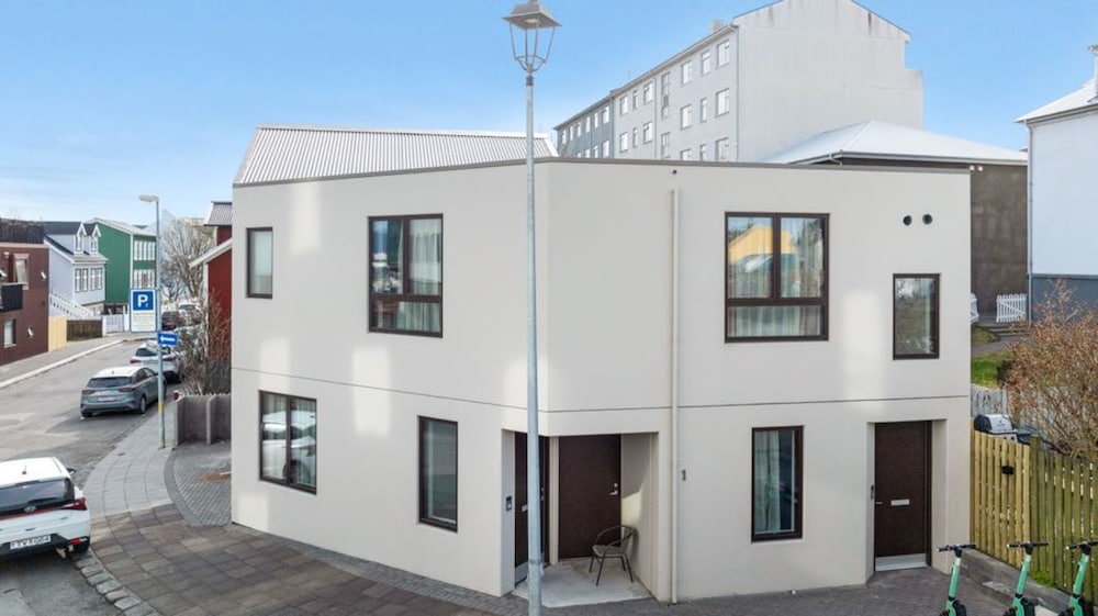 Reykjavik Luxury Hotel Apartment KARTULI