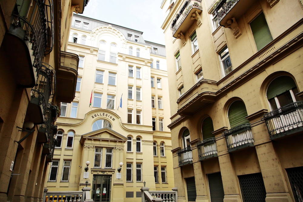 Pop Up Hostels - Downtown view 3
