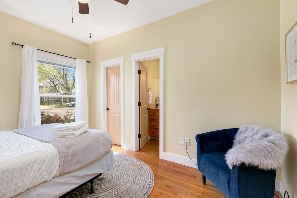 Spacious Old Town Home Walk to Dining & Culture!