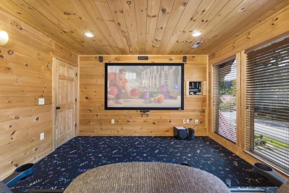 Soaring Spirit - 5 Bedrooms, 5 Baths, Sleeps 18 Home by RedAwning