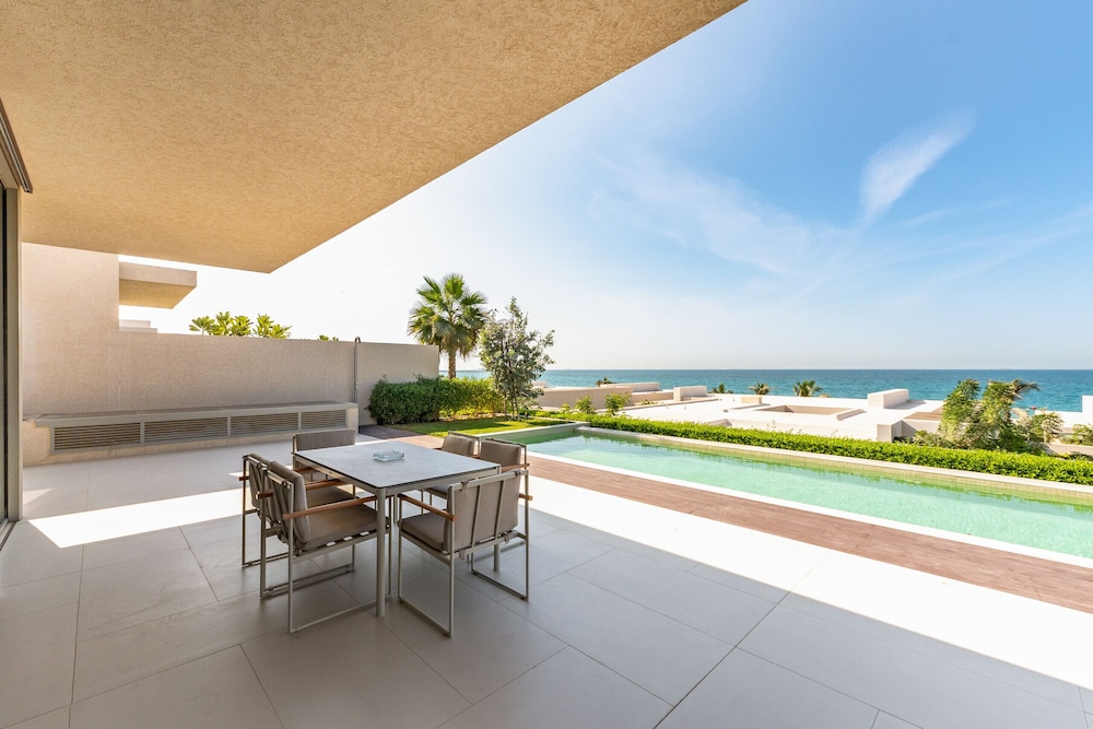 Luxe 4BR Villa Private Pool Beach Al Zorah