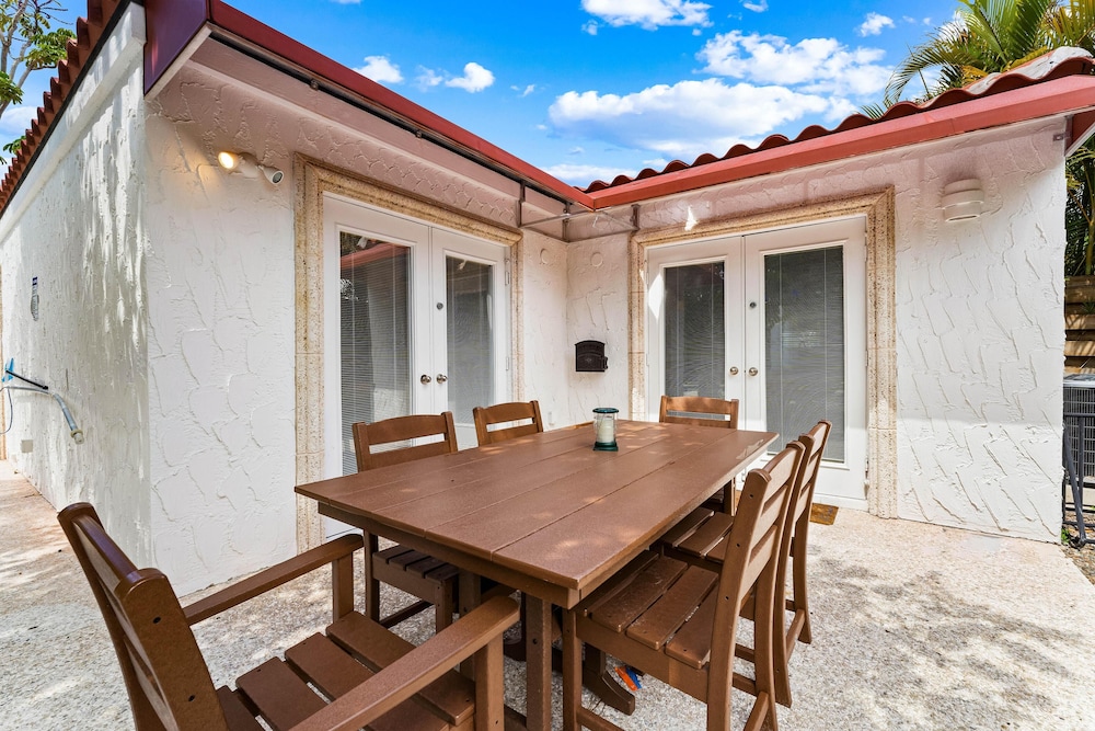 Crescent Street Villas By Beachside Mgt
