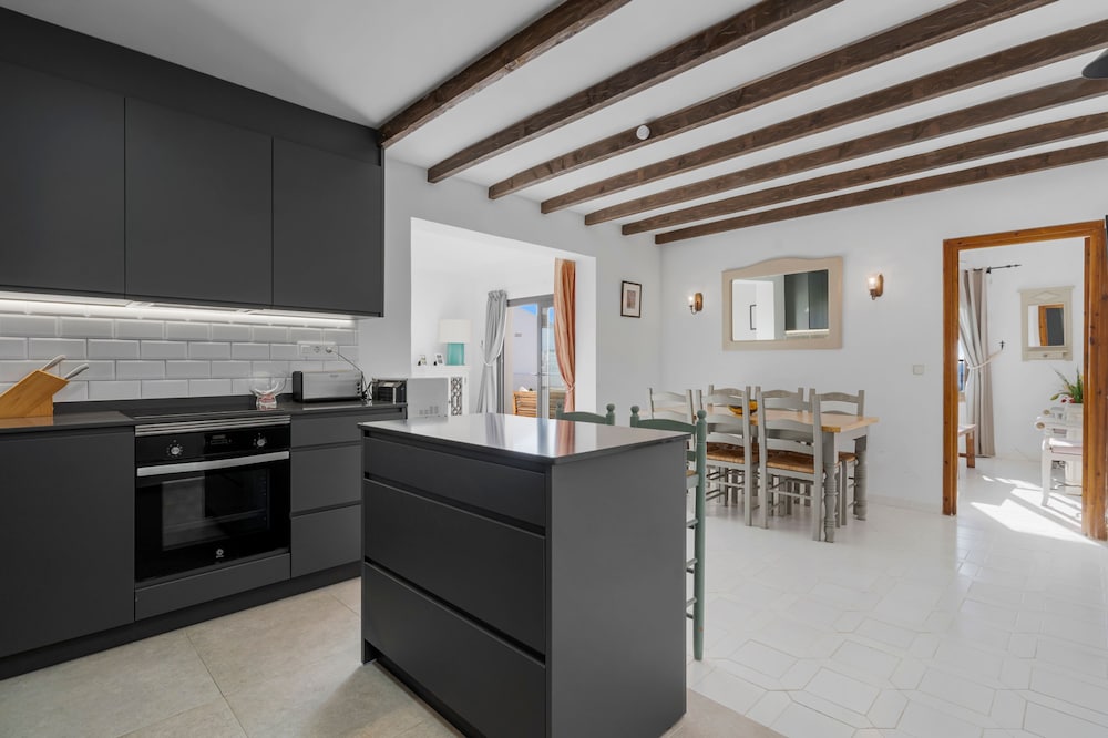 Apartment With Roof Terrace and Pool - Ref 129