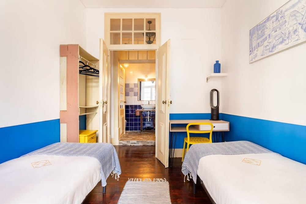 Artistic Alfama 4BR Cathedral Views Tram 28