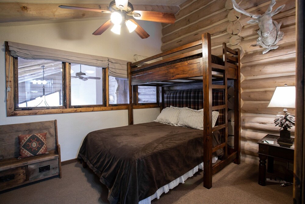 Pine Inn at Trail's End Lodge - Two Bedroom Residence with Spa #8 2 Condo