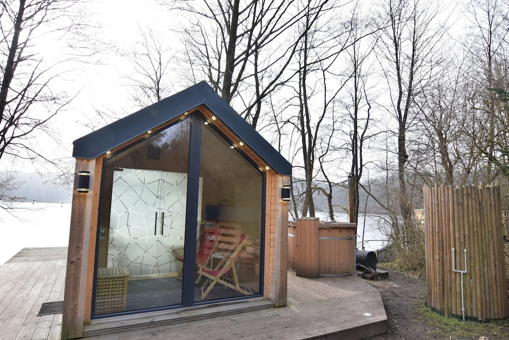 Holiday Home on the Lake Shore, Sauna, Jacuzzi