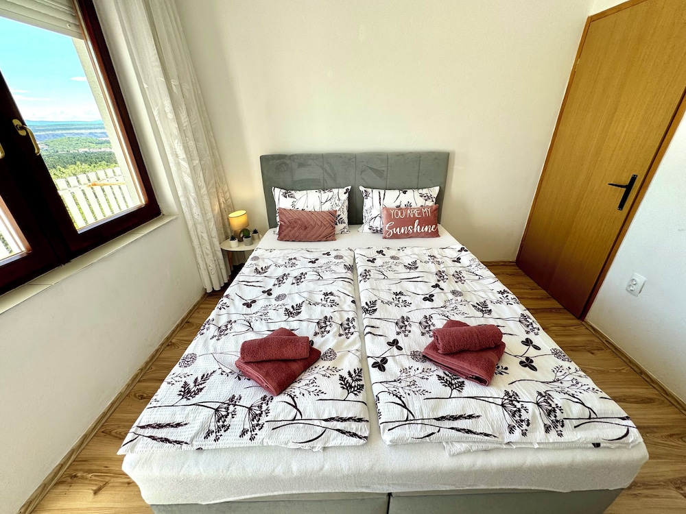 Apartment Lora 2
