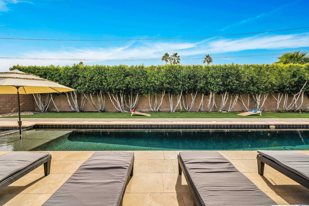 Mid-Century Elegance & Fun in Tahquitz River Estates