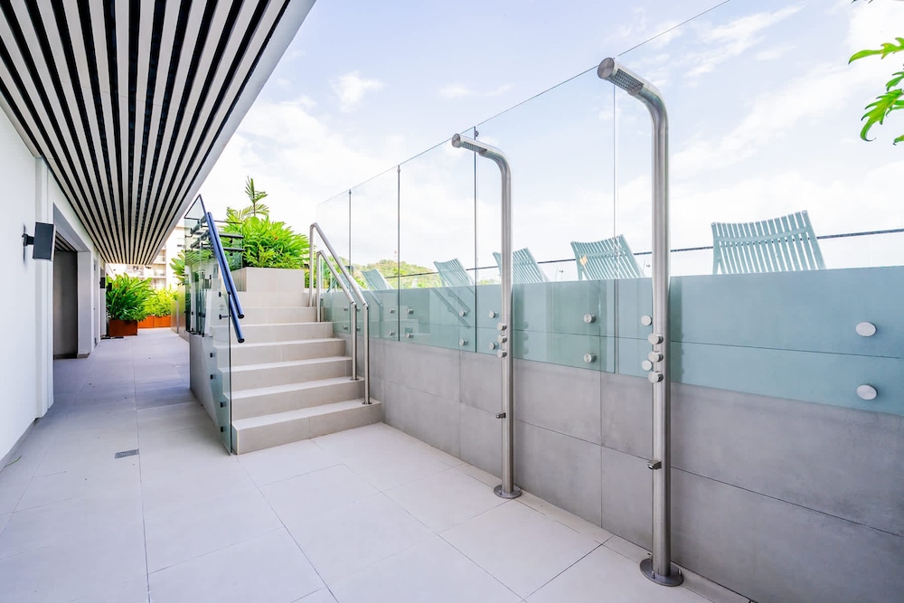 w Splendid 1BR in the Heart of Centriqo