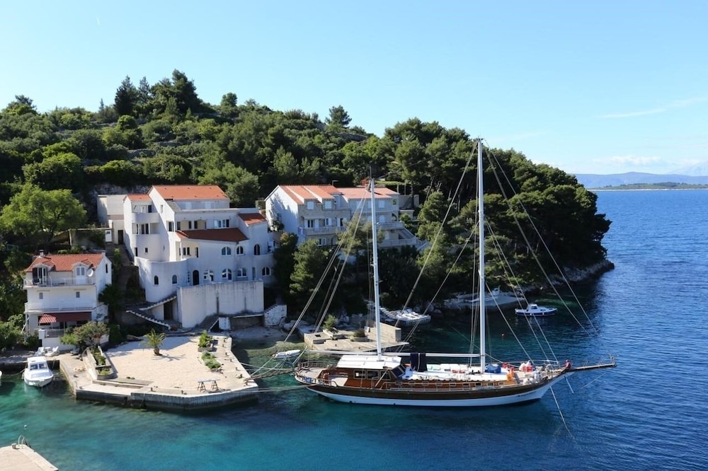 Ivo - 20m From the sea - A4 view 5