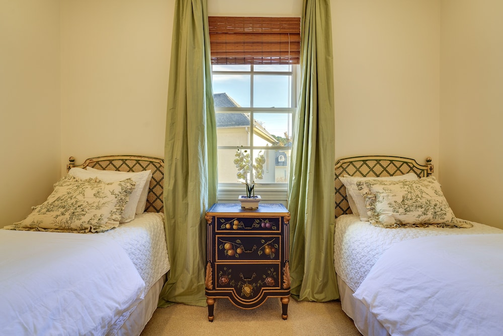 Oxford Vacations - Large, Elegant Home < 2 Miles to Ole Miss! - Property Image 27