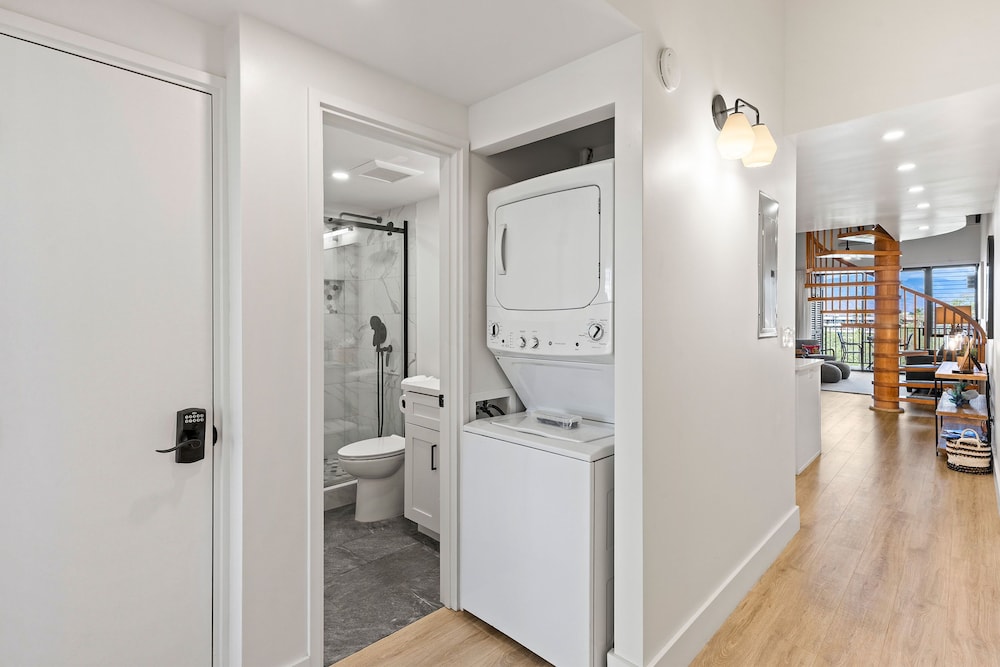 Summer Sale! Deluxe Modern Renovation, Split-ac, Kamaole Sands 4-411, Book Now!