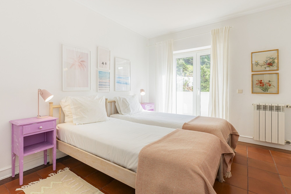Coastal Charm Chalet by Cadenzalux