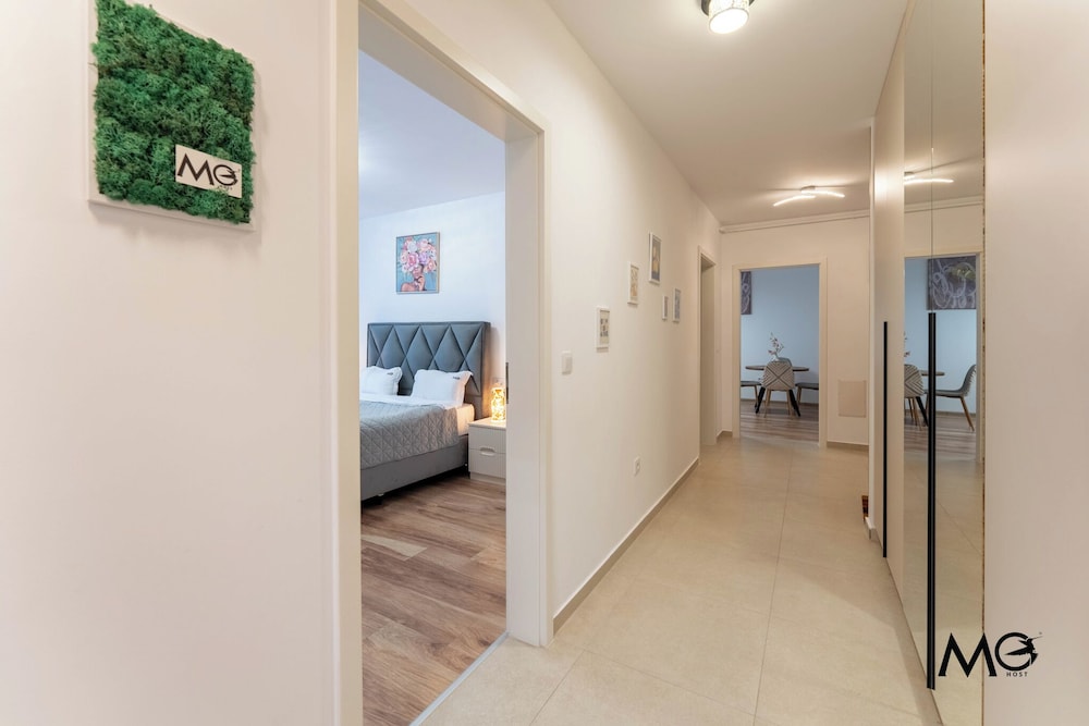MoHost Sabina - Luxury with Balcony