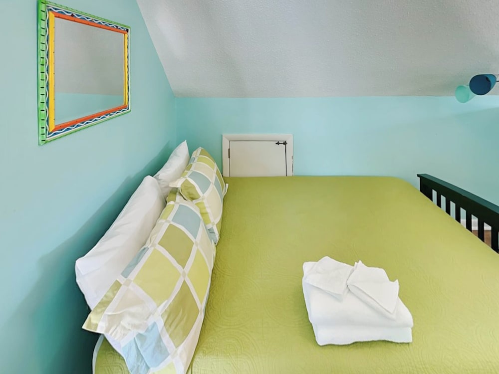 Sea Walk Cottage by Tybee Vacation Rentals
