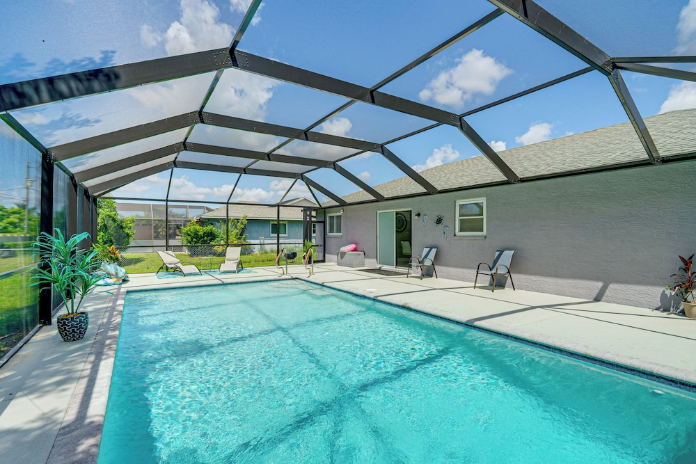Quiet Neighborhood! Poolside Oasis in Cape Coral