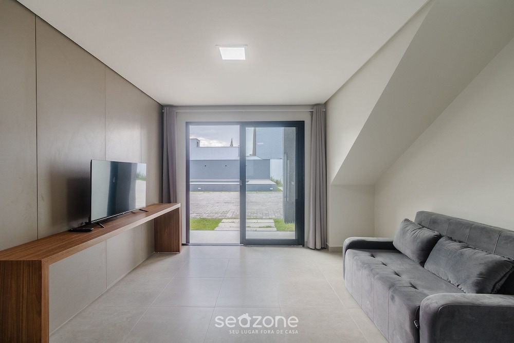 Apartments With Swimming Pool 700m From Taperapuan Beach Nvm0009