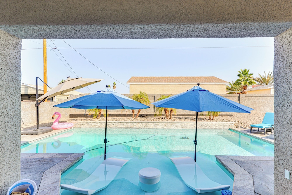 Modern Gem w/ Pool & Mtn Views in Lake Havasu City