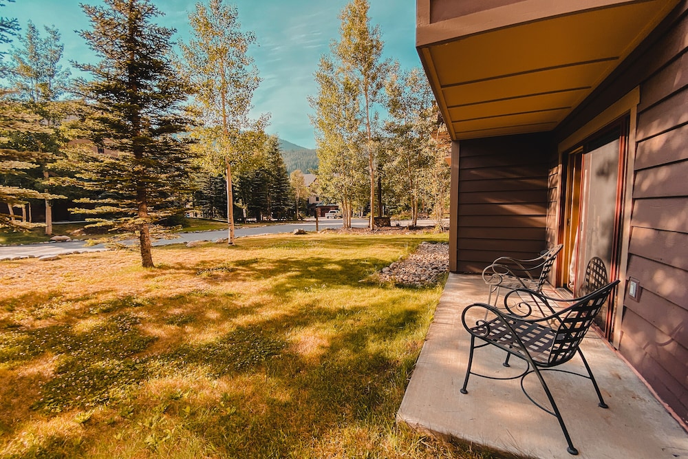 Red Hawk Lodge 2222 view 2