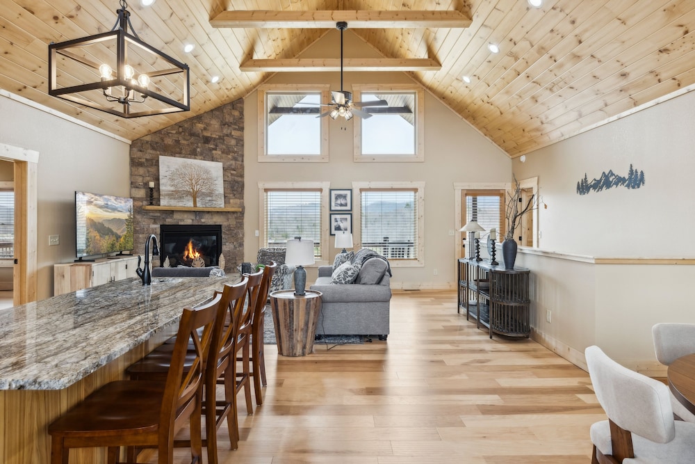 Robeson Hood Lodge 4 Bedroom Home