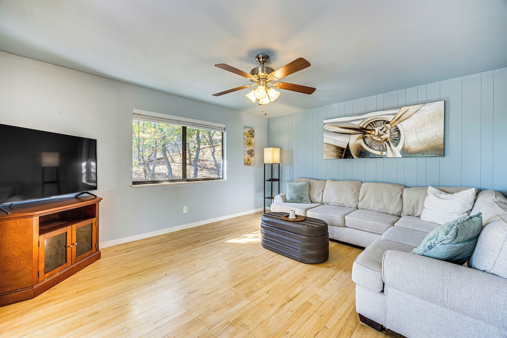 5 Mi to Area Attractions: Home w/ Hot Tub