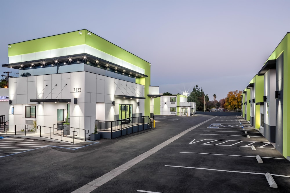 Motel 6 Canoga Park, CA - Property Image 10