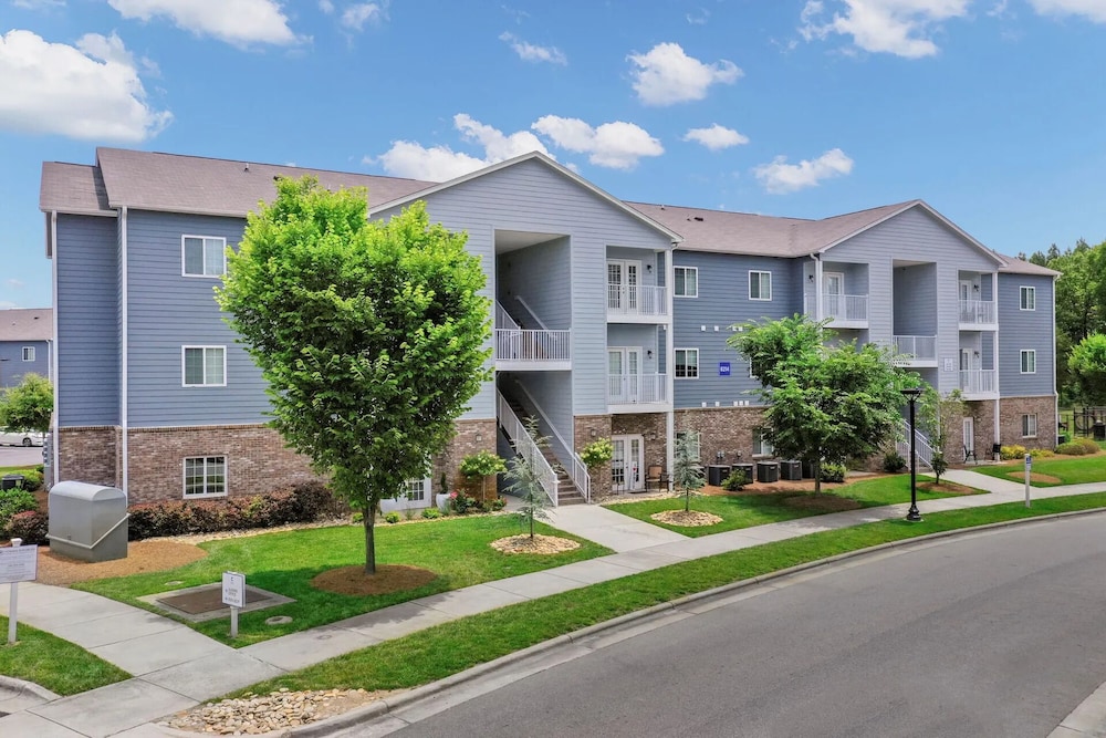 Landing Apartments Charlotte - Mallard Creek