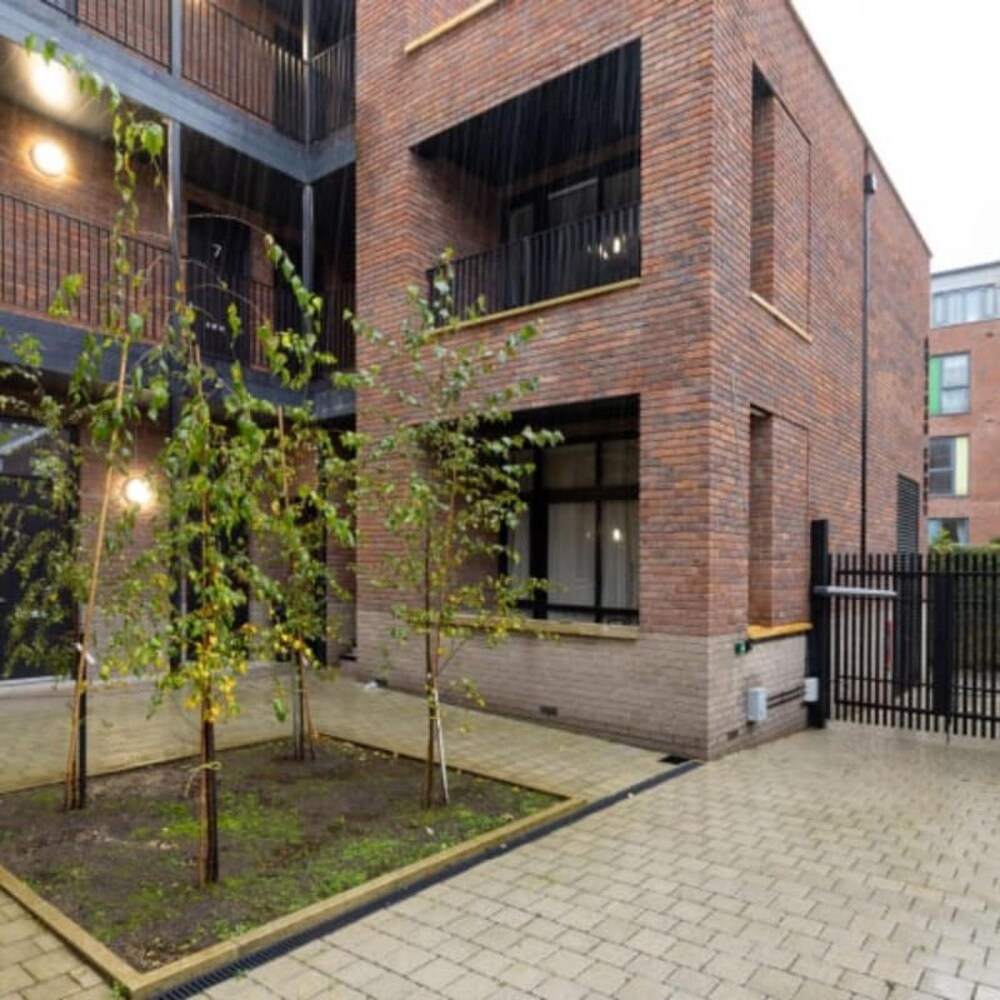 The Wembley Hideout - Stylish 2bdr Flat With Balcony view 3