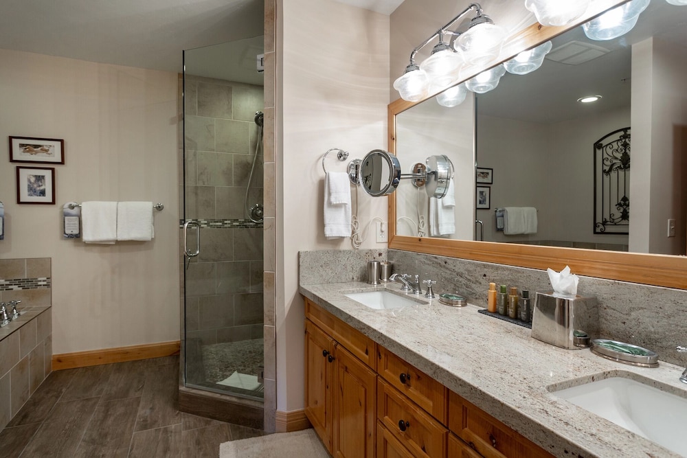 Trail's End Lodge at Deer Valley Resort - Two Bedroom Residence with Spa #404 2 Condo