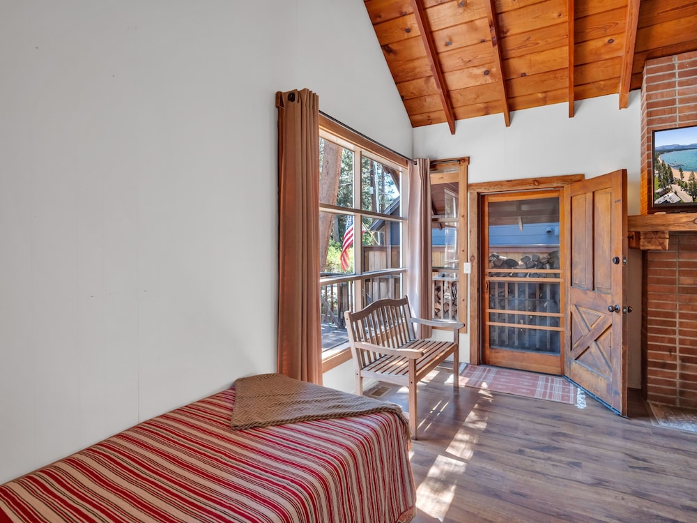851h Tahoe Classic Cabin Near The Beach 2 Bedroom Cabin