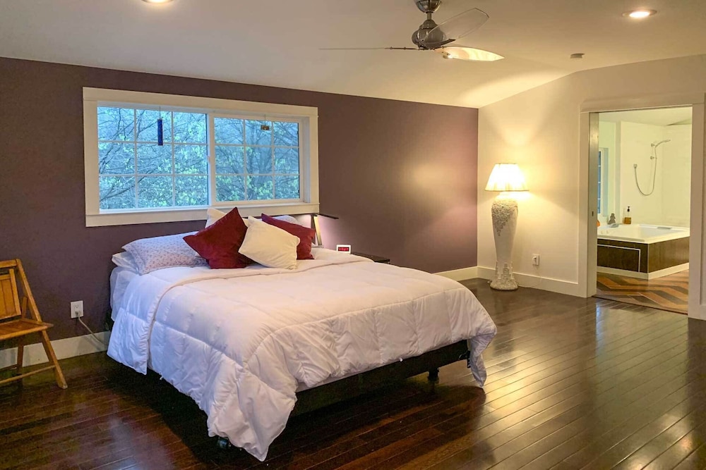 Nashville Home w/ Deck ~ 5 Mi to Broadway/downtown view 3