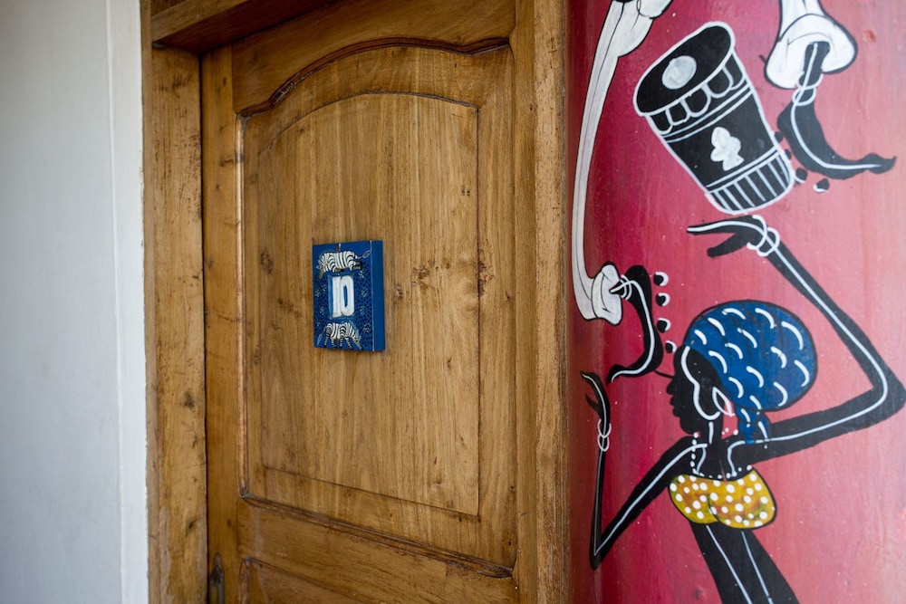Q-Bar & Guest House