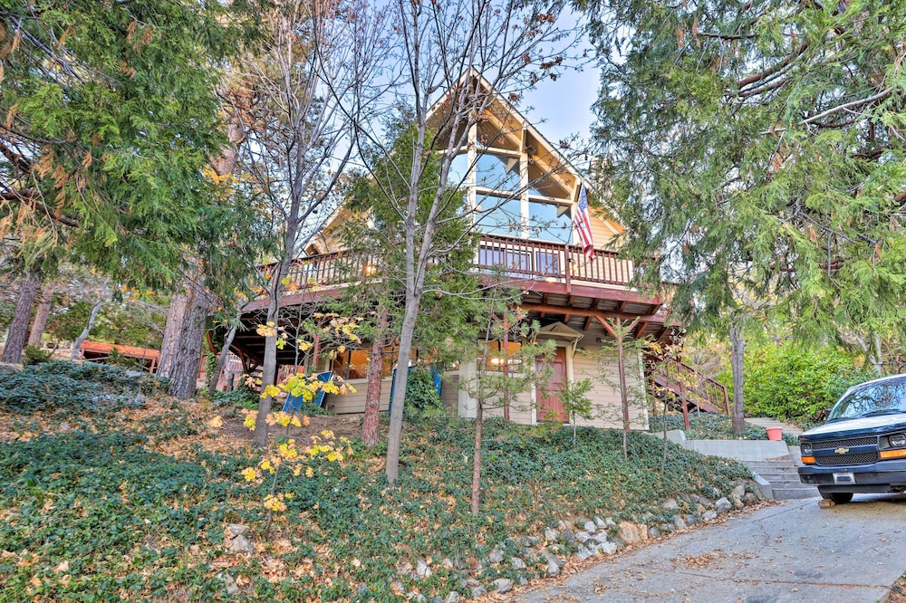 Lake Arrowhead A-frame Cabin w/ Deck & Balcony!