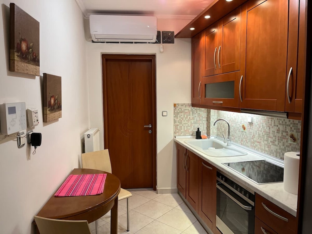 Cozy Apartment in Old Town Ano Polis