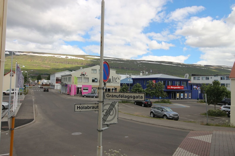 Steinaskjól Guesthouse
