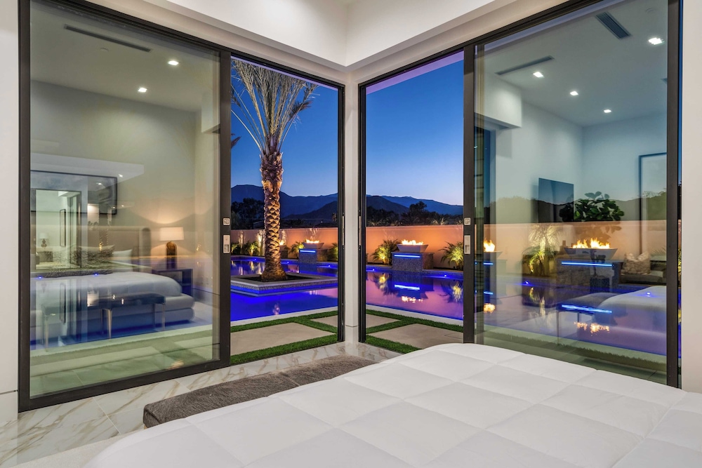 Pool, Hot Tub & Putting Green Minutes From Dining & Golf Bravo Villa #13 by Avantstay