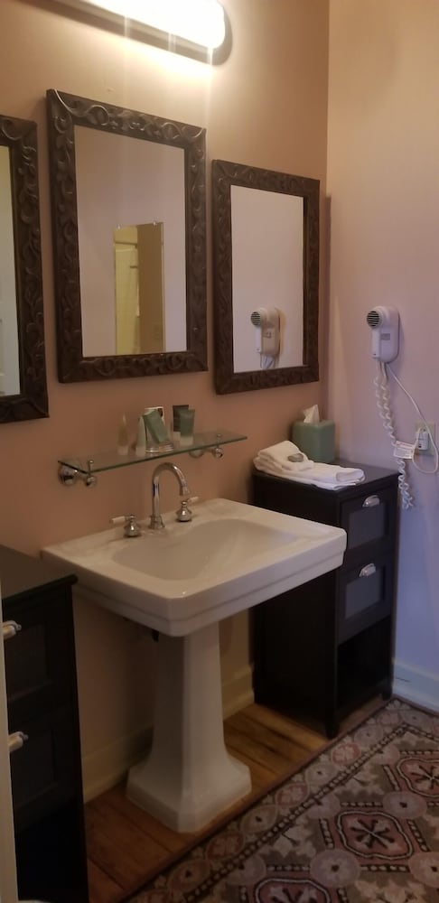 Downtown Guest Quarters Hotel