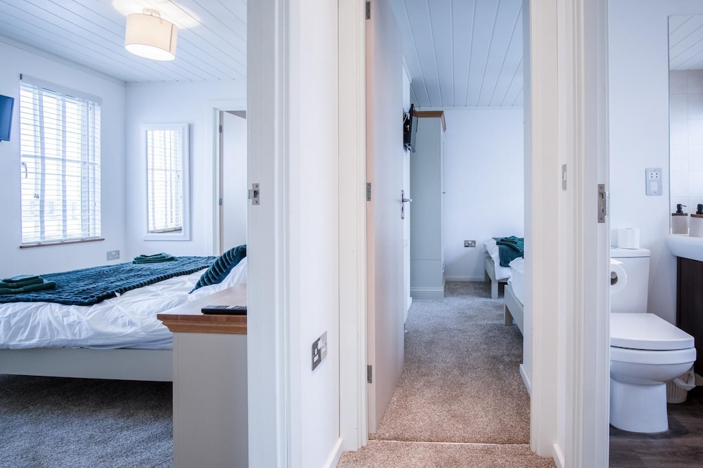 Swallow Lodge - 3 Bedroom Lodge - Wisemans Bridge