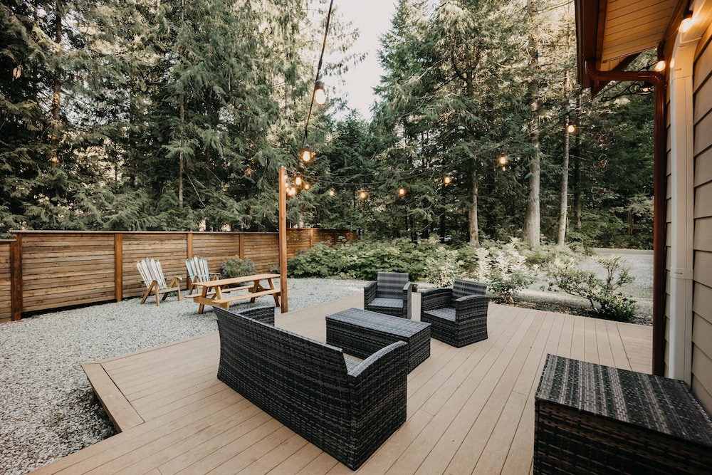 Mt Baker Rim Cabin 24 - Hot Tub, Wifi, Air Conditioning, Sleeps 8