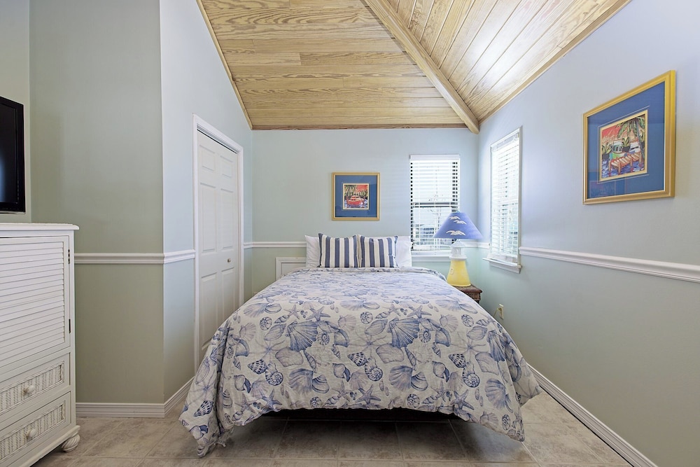 Triple Seas by Southern Vacation Rentals