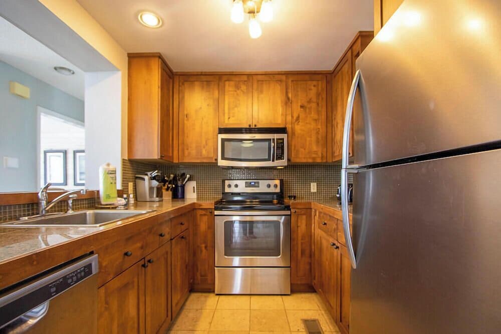 Spectacular Open Floor Plan With Elegance 5-bed, 4-bath Haven on Fripp Island