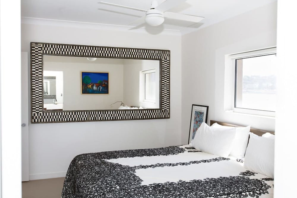 Ocean View Luxury 3 Bedroom Home With Balcony