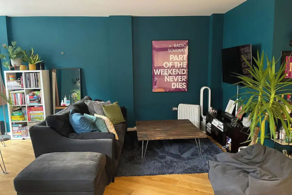Sleek 1BD Flat W/private Balcony - Denmark Hill!
