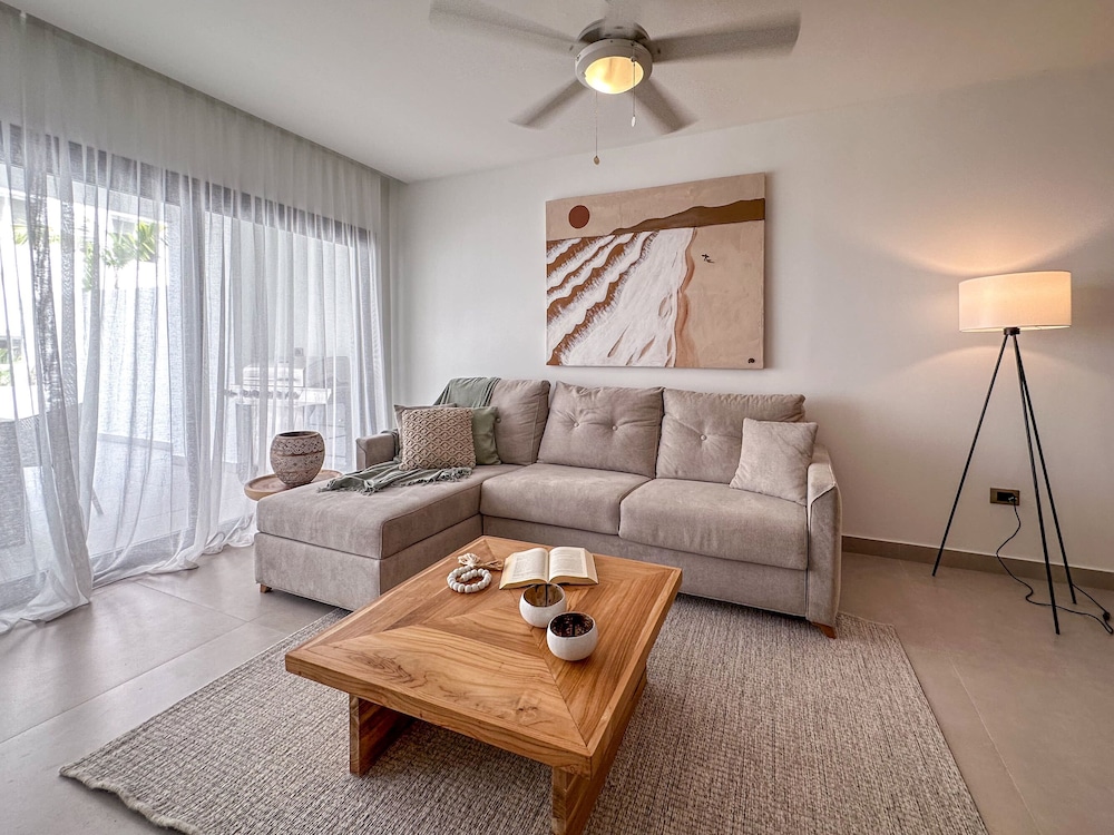 Luxury 3 Bedroom Apartment at the Beach