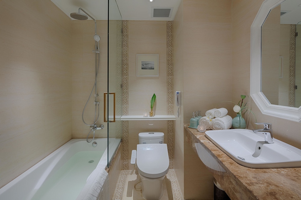 Au Lac Charner Hotel 18
