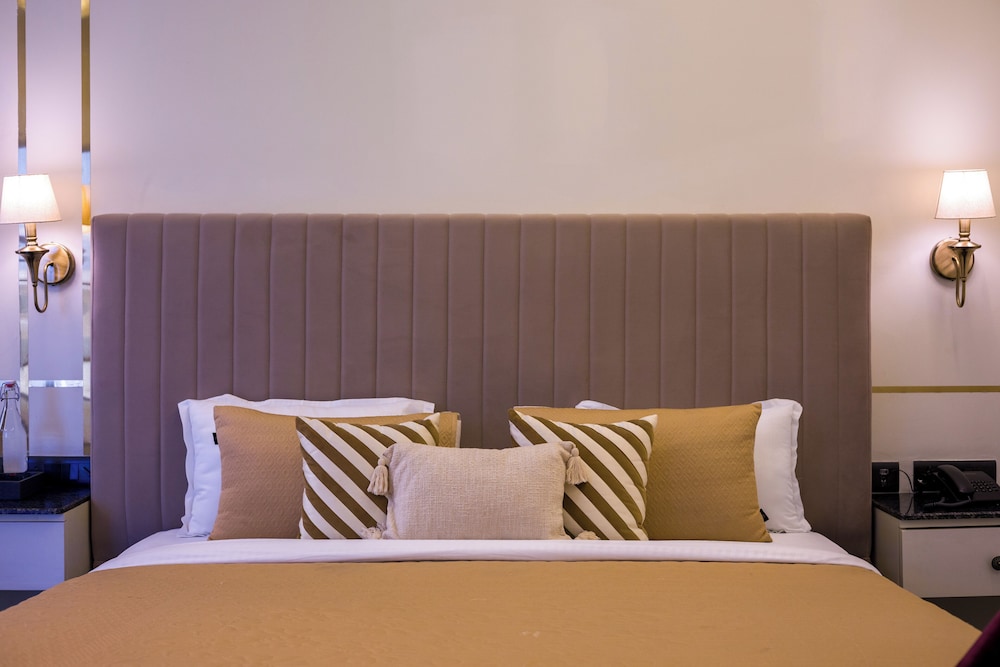 ELIVAAS Ibiza Luxe 4-BHK Farmhouse